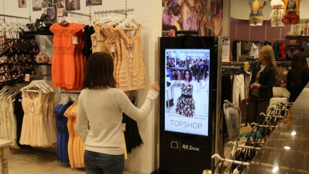 5 effective ways for retailers to retain customers with LED signs
