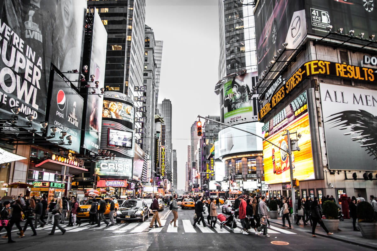 Digital outdoor advertising: what drives the market and how to design content?