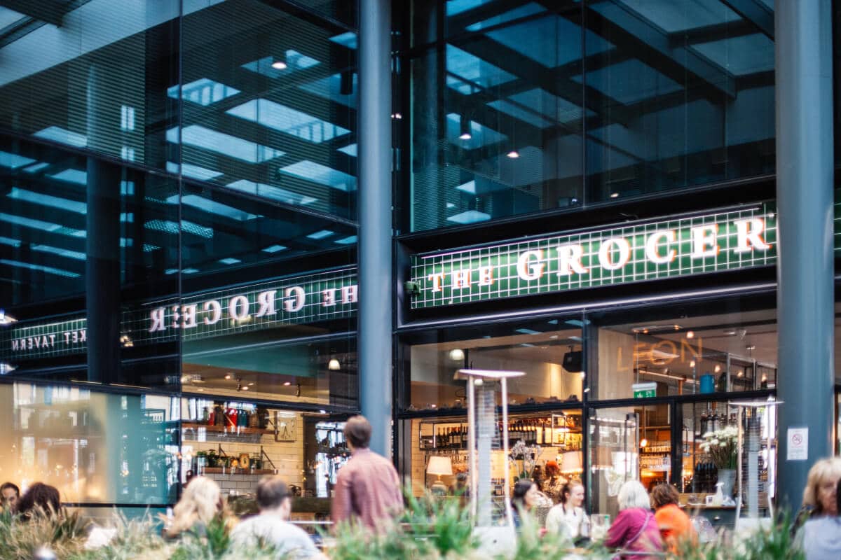 Four common mistakes in a retail window digital signage solution