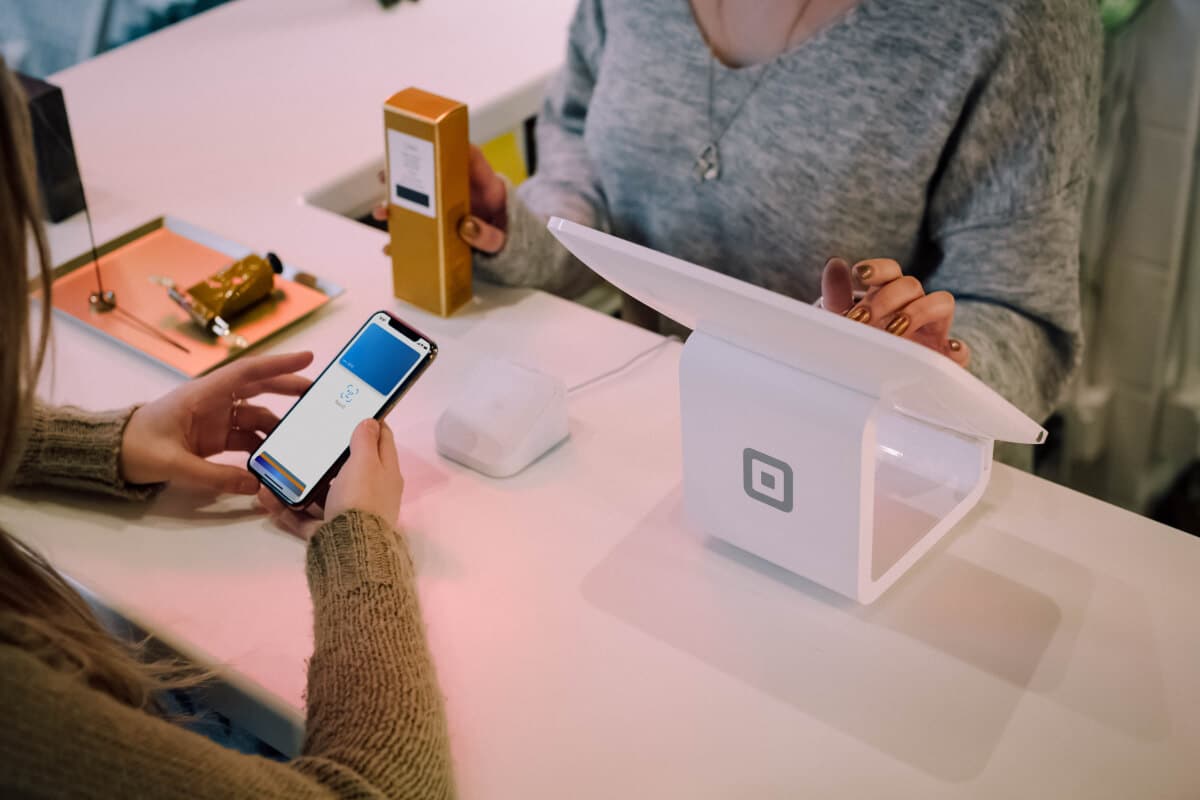 The powerful impact of IoT on Digital Signage, making industries move forward