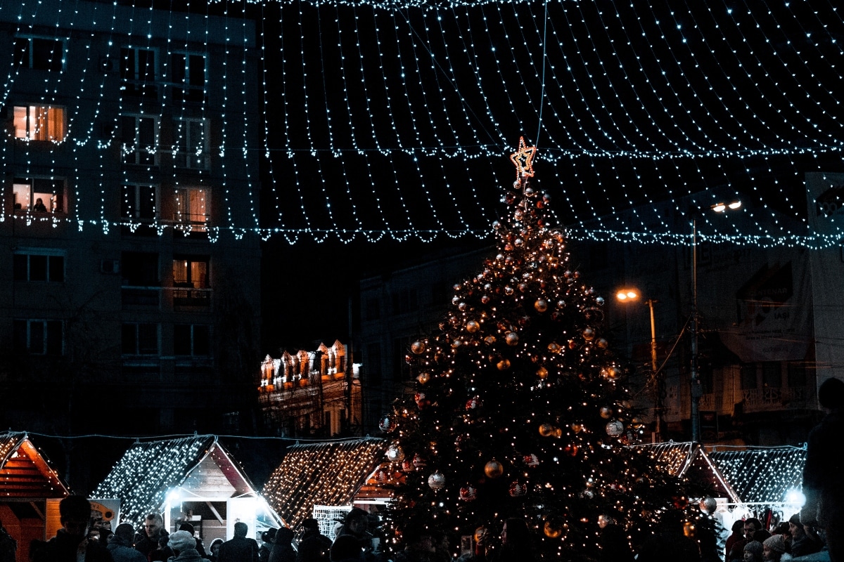 Six creative Christmas lighting ideas for your business