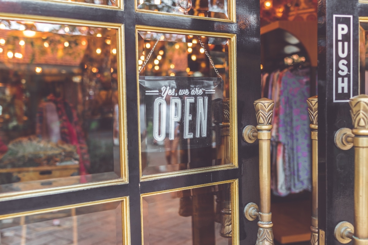 A comprehensive digital signage marketing strategy for your small business
