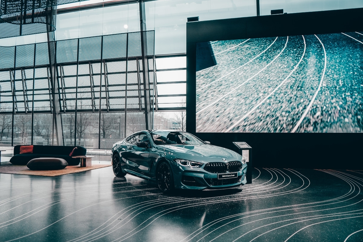 7 strategic uses of LED Signage in an automobile showroom