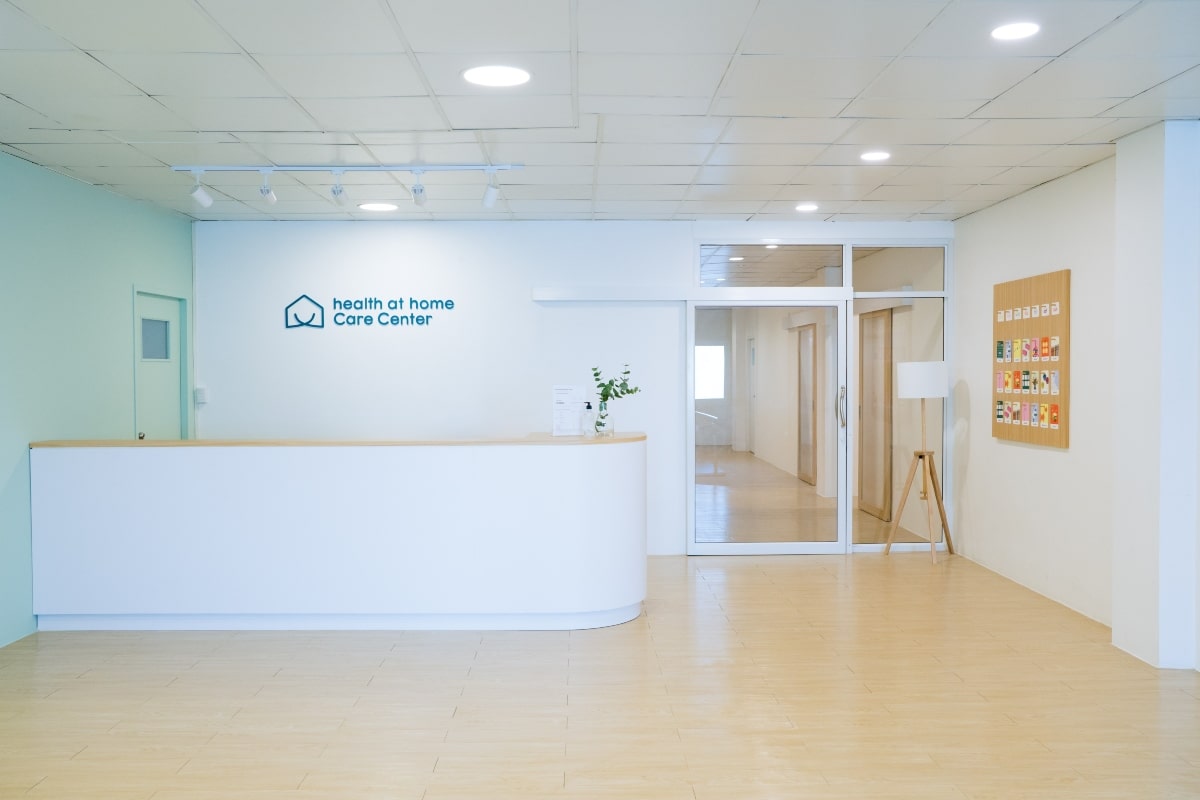 Ways in which digital signage can improve patient experience in medical institutes