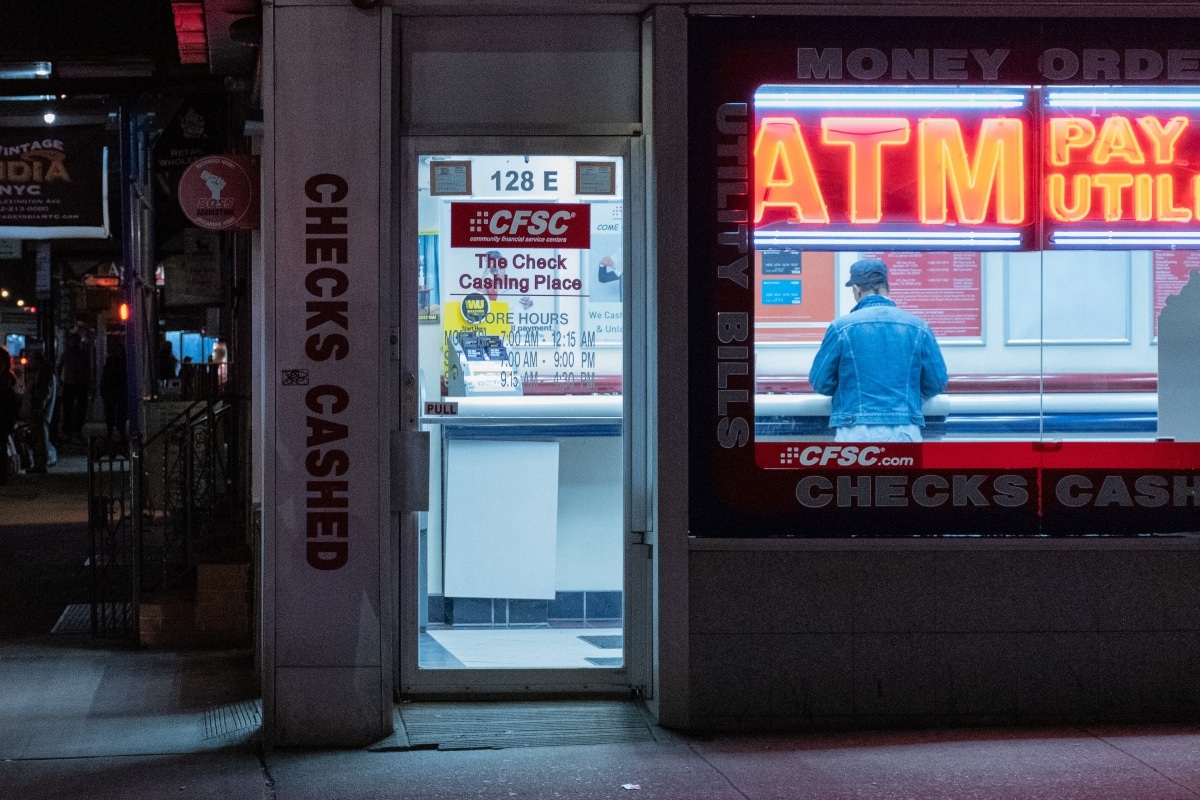 7 Ways to Improve Customer Experience with Digital Signage in Retail Banking