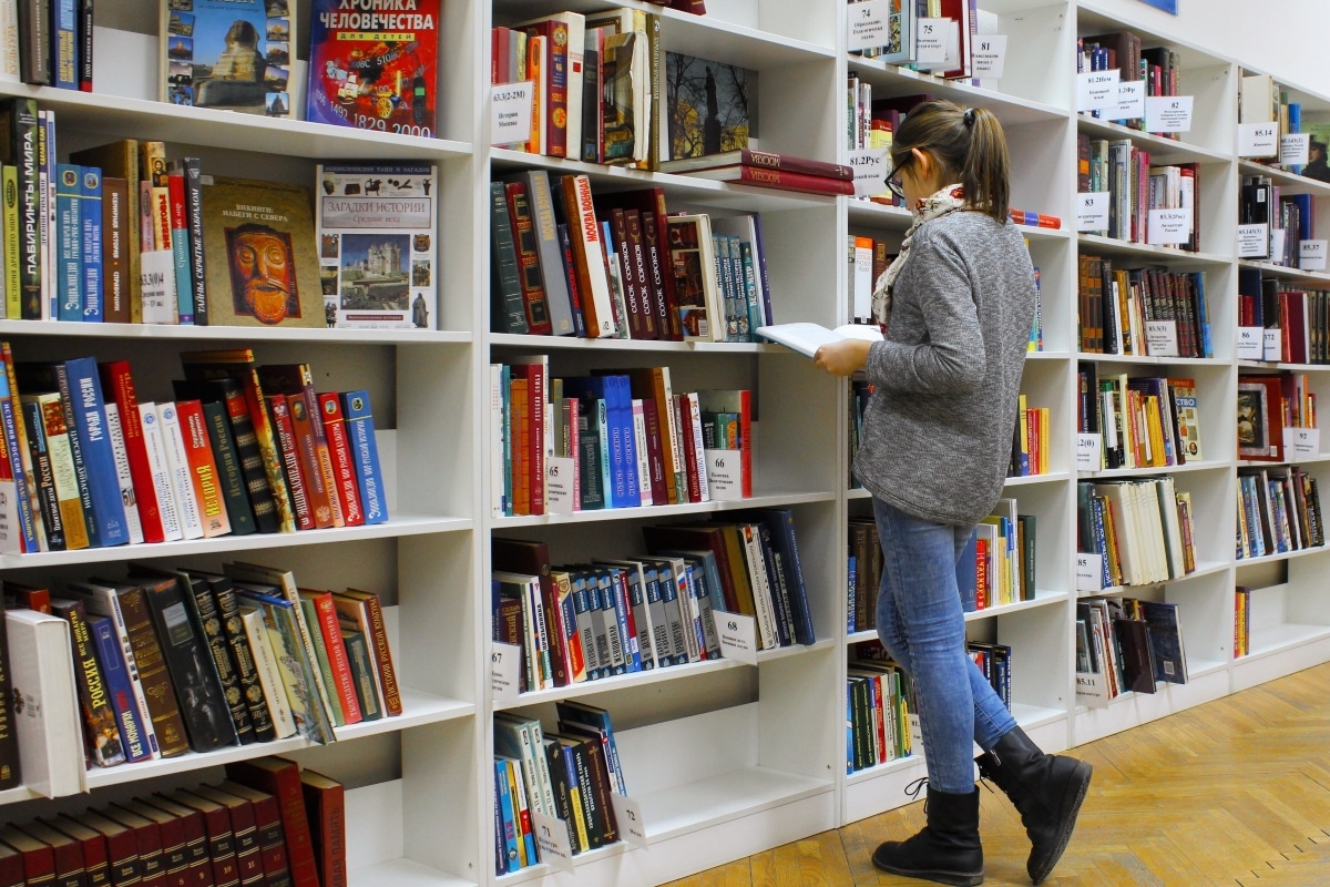 The Benefits of Digital Signage for School Librarians