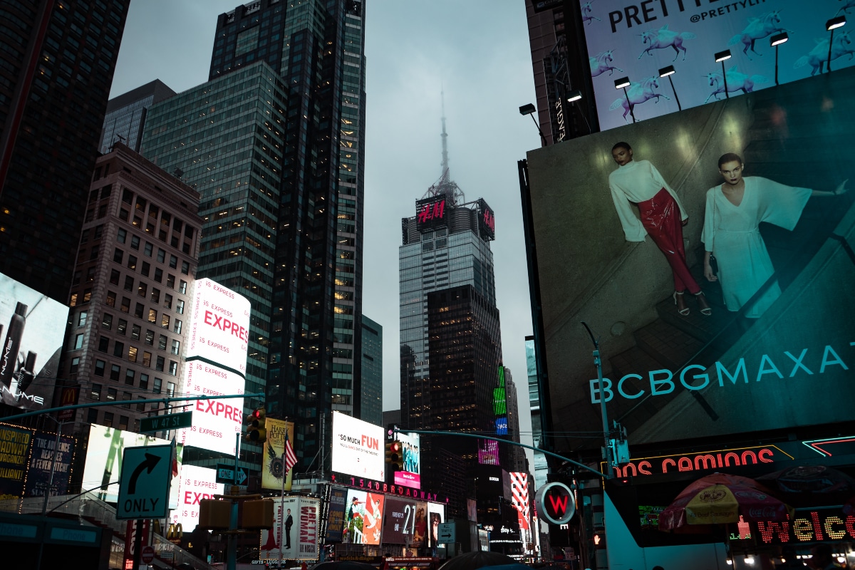 Useful ways to simplify content management in digital signage campaigns