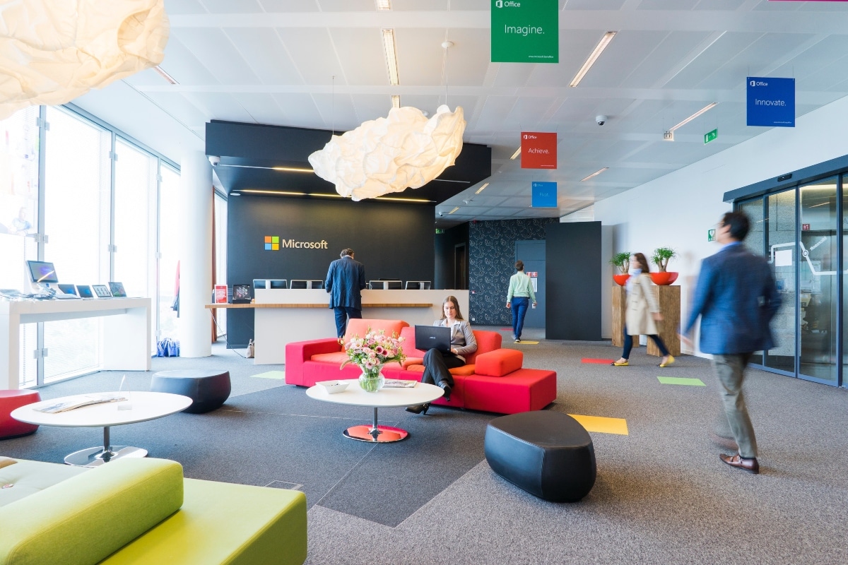 Highlighting the importance of digital signage in workplace communication