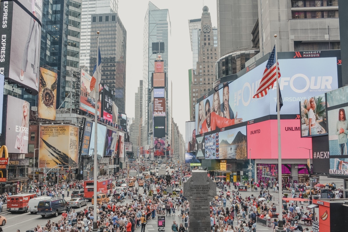 Outdoor LED panels and other ways to utilize digital consumer data to grow your business