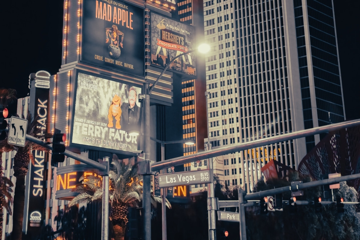 How to engage with local communities using digital billboards