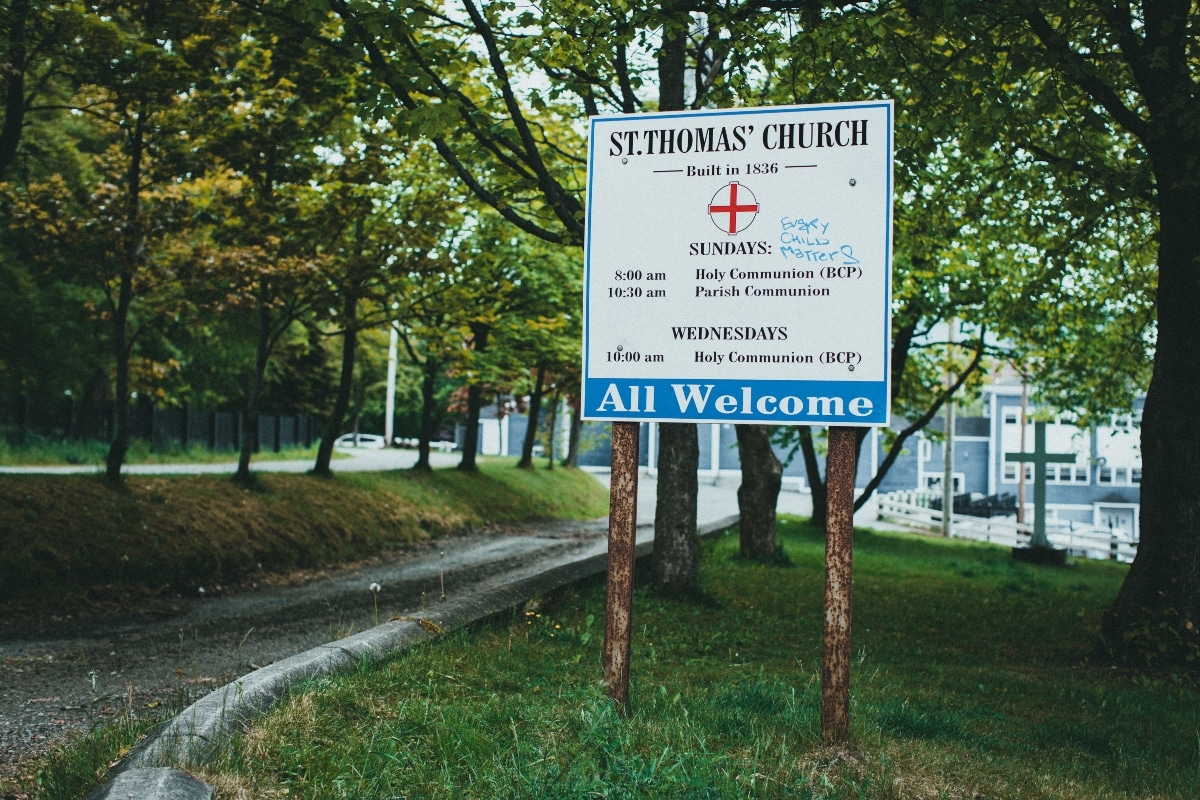 7 ways a church can use outdoor signs