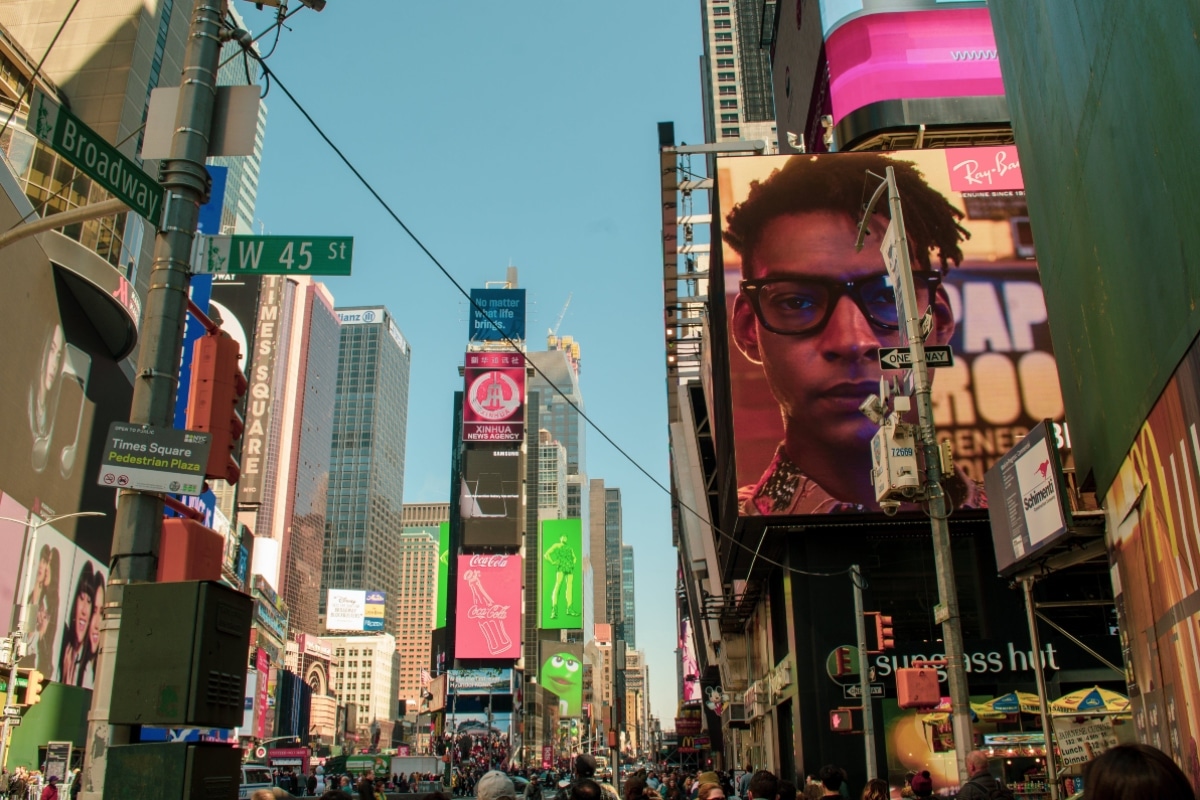 Reasons to buy your sign from an LED sign specialist