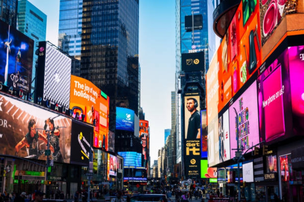 The Role of LED Signage in Enhancing Urban Landscapes